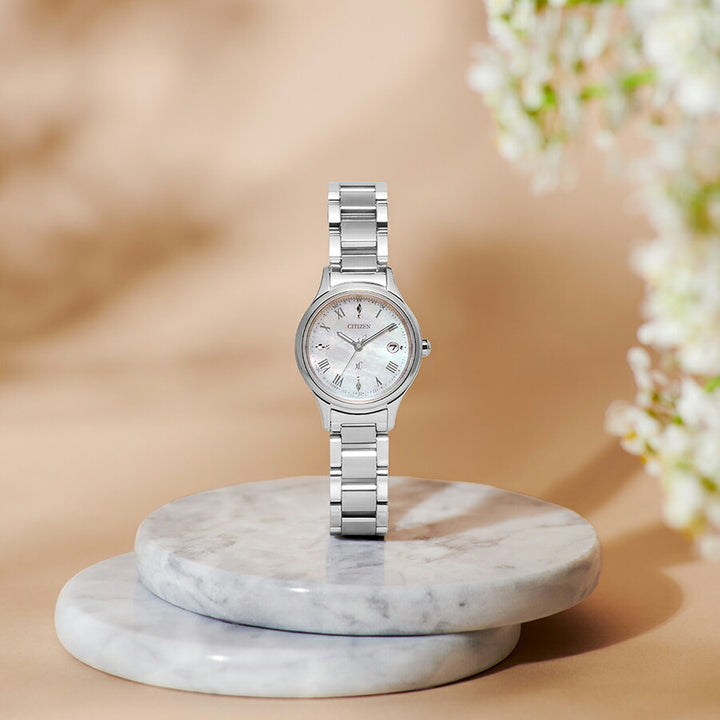 シチズン xC クロスシー ヒカリコレクション 白蝶貝ダイヤル ES9490-52D レディース ソーラー 電波 シルバー