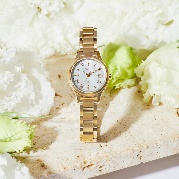 シチズン xC クロスシー ヒカリコレクション 白蝶貝ダイヤル ES9492-57D レディース ソーラー 電波 アンバーイエロー