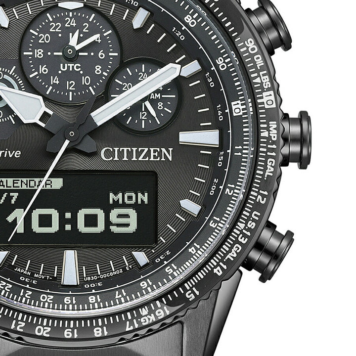 シチズン プロマスター スカイシリーズ アナデジ パイロットウオッチ JV2005-58E メンズ ソーラー グレー MIP液晶搭載
