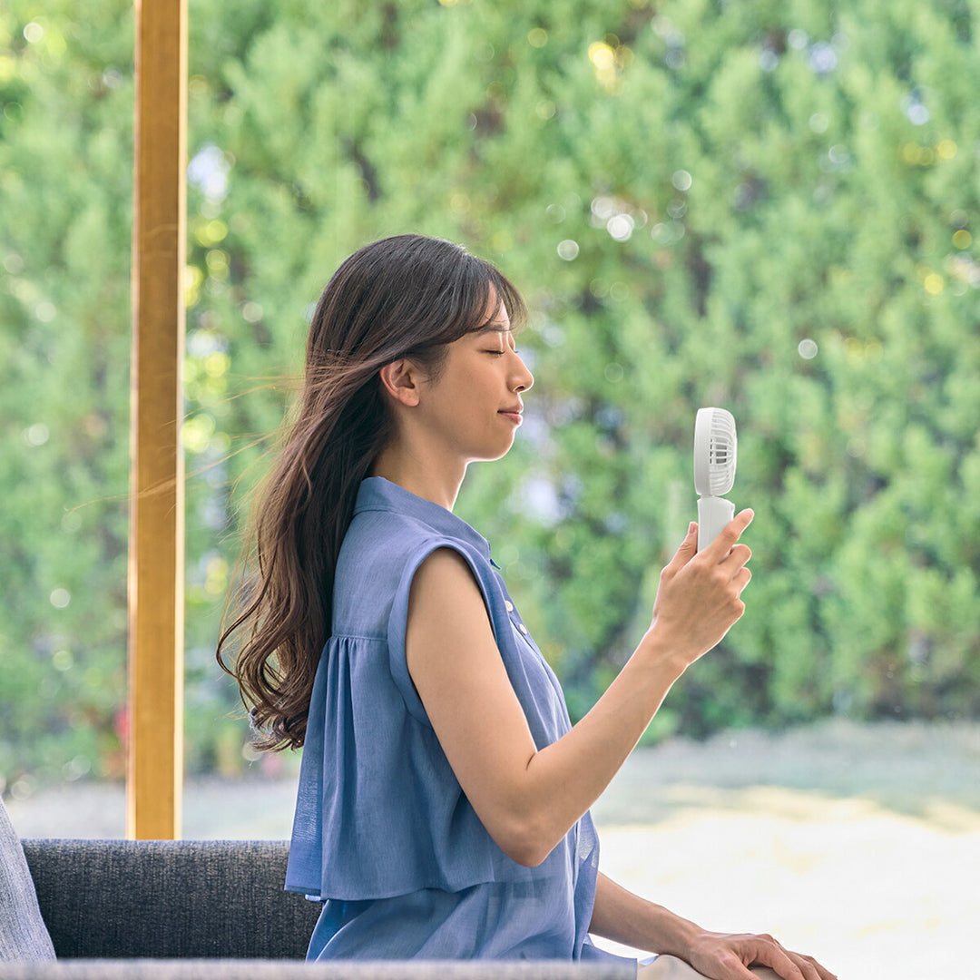 リズム ハンディファン スヌーピー 扇風機 大風量 3way カラビナ付き ホワイト 静音 卓上 小型 Silky Wind Mobile 4 9ZF042MS03