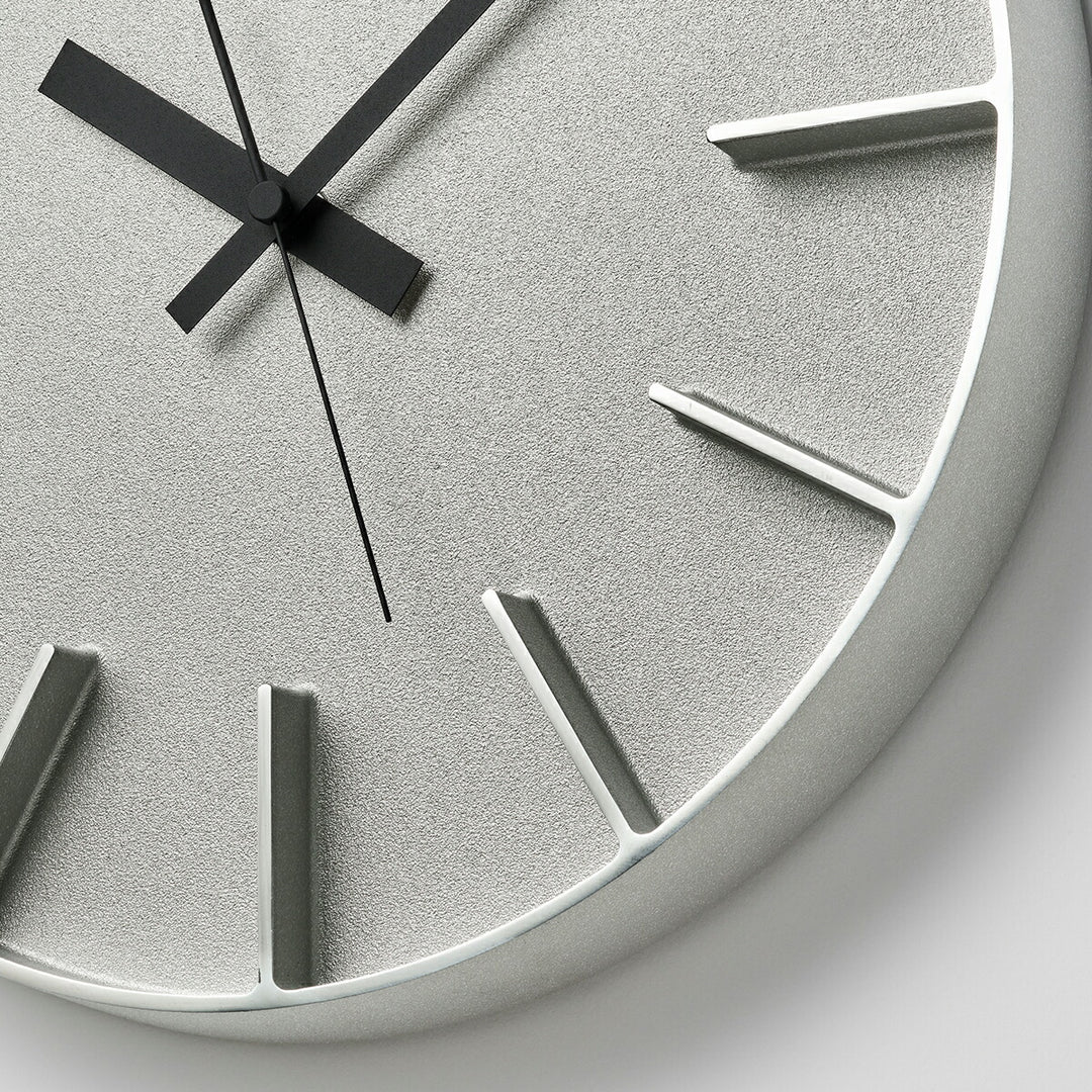 タカタレムノス 掛け時計 デザインオブジェクト エッジクロック アルミニウム 350mm クオーツ 電池式 シルバー スイープセコンド AZUMI AZ-0115AL