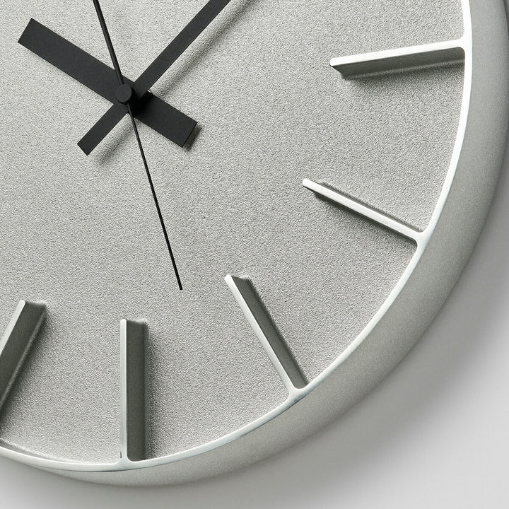 タカタレムノス 掛け時計 デザインオブジェクト エッジクロック アルミニウム 350mm クオーツ 電池式 シルバー スイープセコンド AZUMI AZ-0115AL