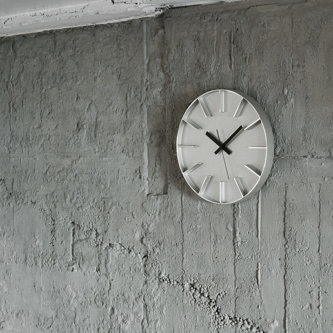 タカタレムノス 掛け時計 デザインオブジェクト エッジクロック アルミニウム 350mm クオーツ 電池式 シルバー スイープセコンド AZUMI AZ-0115AL