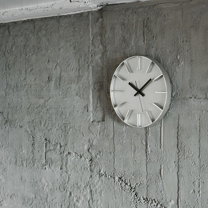 タカタレムノス 掛け時計 デザインオブジェクト エッジクロック アルミニウム 350mm クオーツ 電池式 シルバー スイープセコンド AZUMI AZ-0115AL