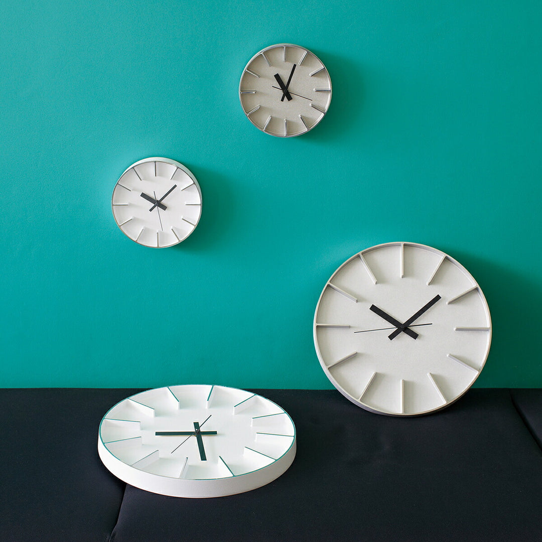 タカタレムノス 掛け時計 デザインオブジェクト エッジクロック アルミニウム 350mm クオーツ 電池式 シルバー スイープセコンド AZUMI AZ-0115AL