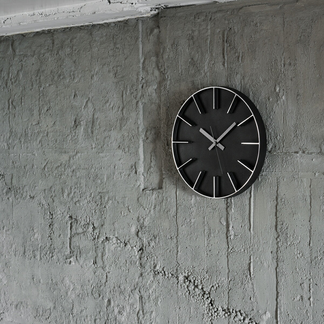 タカタレムノス 掛け時計 デザインオブジェクト エッジクロック アルミニウム 350mm クオーツ 電池式 ブラック スイープセコンド AZUMI AZ-0115BK