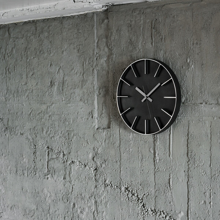 タカタレムノス 掛け時計 デザインオブジェクト エッジクロック アルミニウム 350mm クオーツ 電池式 ブラック スイープセコンド AZUMI AZ-0115BK