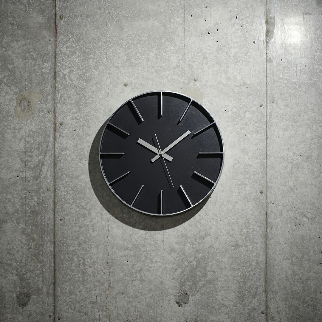 タカタレムノス 掛け時計 デザインオブジェクト エッジクロック アルミニウム 350mm クオーツ 電池式 ブラック スイープセコンド AZUMI AZ-0115BK