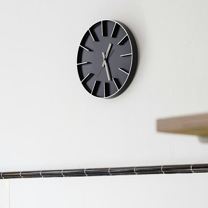 タカタレムノス 掛け時計 デザインオブジェクト エッジクロック アルミニウム 350mm クオーツ 電池式 ブラック スイープセコンド AZUMI AZ-0115BK