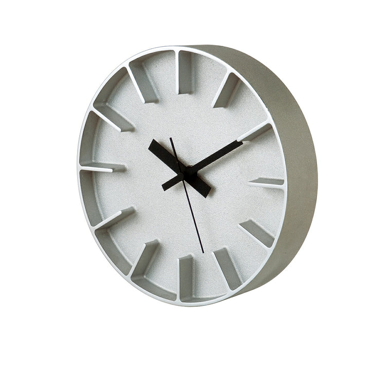 タカタレムノス 掛け時計 デザインオブジェクト エッジクロック アルミニウム 180mm クオーツ 電池式 シルバー スイープセコンド AZUMI AZ-0116AL