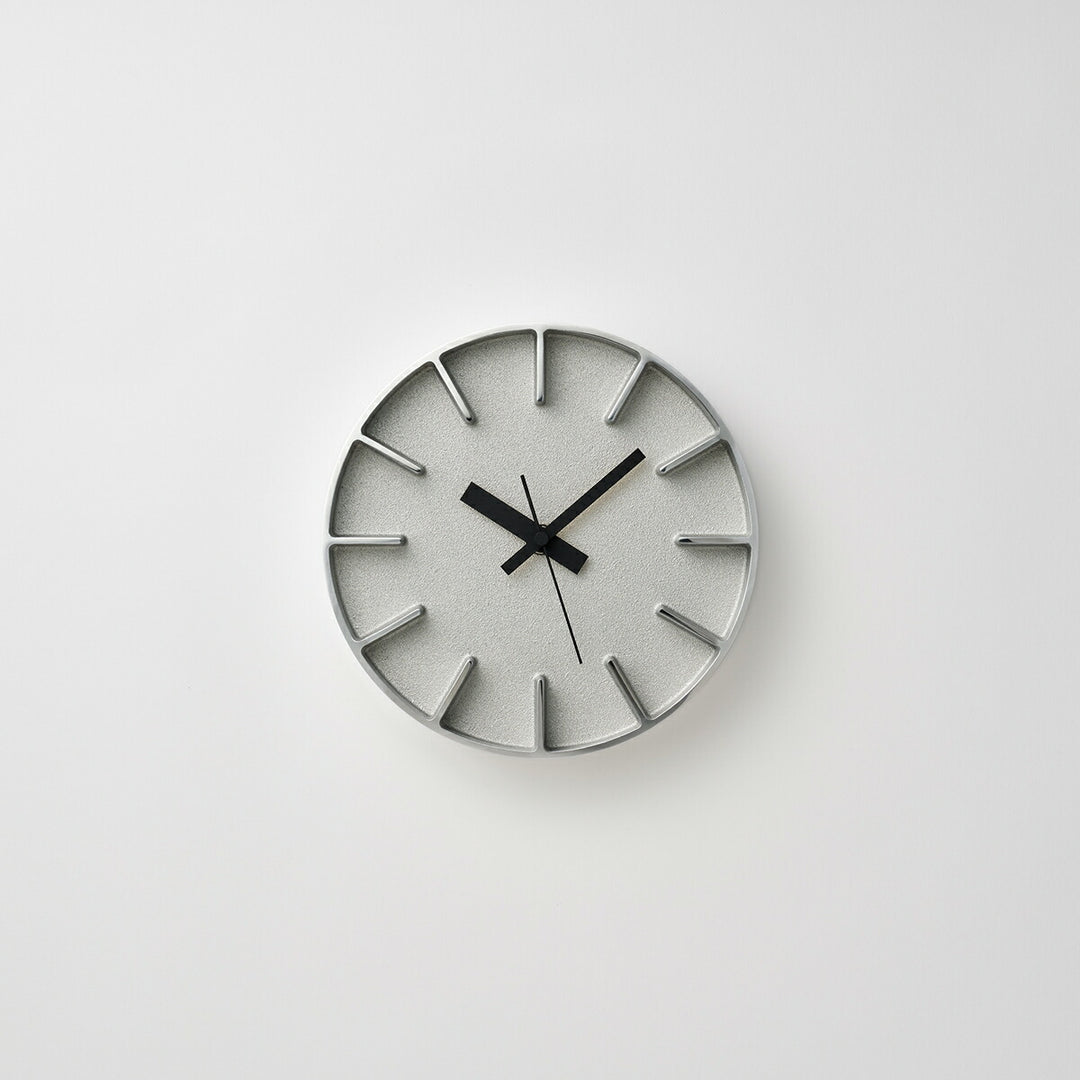 タカタレムノス 掛け時計 デザインオブジェクト エッジクロック アルミニウム 180mm クオーツ 電池式 シルバー スイープセコンド AZUMI AZ-0116AL