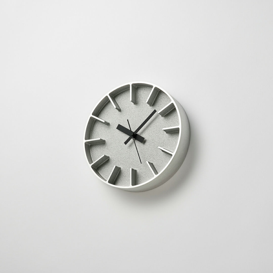 タカタレムノス 掛け時計 デザインオブジェクト エッジクロック アルミニウム 180mm クオーツ 電池式 シルバー スイープセコンド AZUMI AZ-0116AL