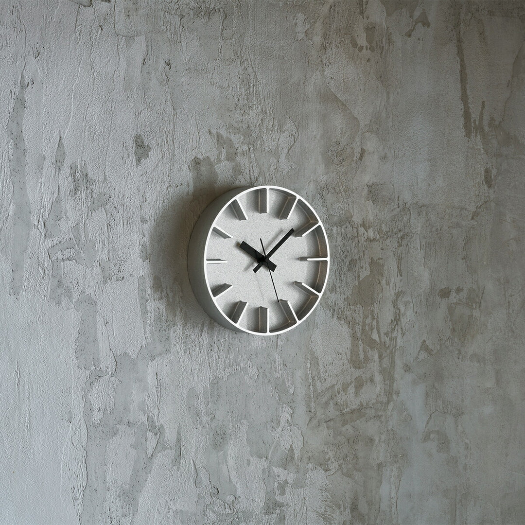 タカタレムノス 掛け時計 デザインオブジェクト エッジクロック アルミニウム 180mm クオーツ 電池式 シルバー スイープセコンド AZUMI AZ-0116AL