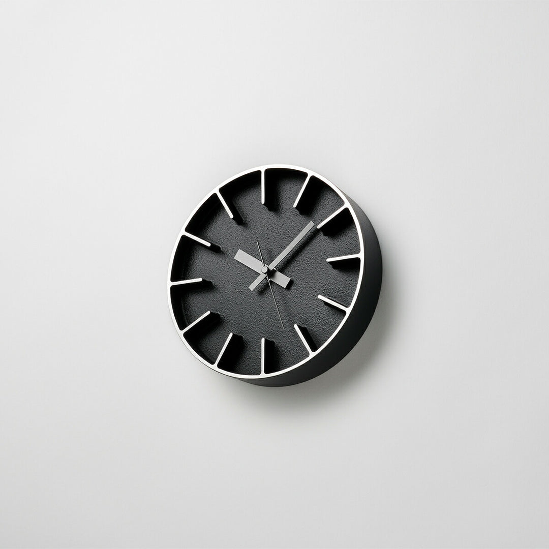 タカタレムノス 掛け時計 デザインオブジェクト エッジクロック アルミニウム 180mm クオーツ 電池式 ブラック スイープセコンド AZUMI AZ-0116BK