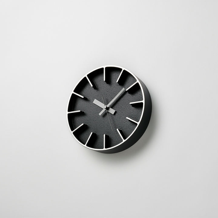 タカタレムノス 掛け時計 デザインオブジェクト エッジクロック アルミニウム 180mm クオーツ 電池式 ブラック スイープセコンド AZUMI AZ-0116BK