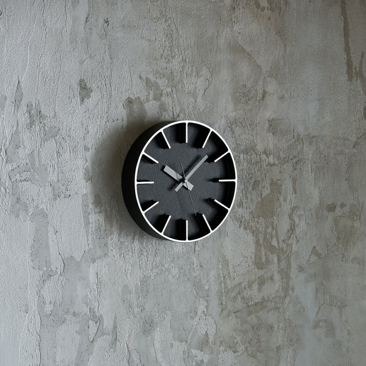 タカタレムノス 掛け時計 デザインオブジェクト エッジクロック アルミニウム 180mm クオーツ 電池式 ブラック スイープセコンド AZUMI AZ-0116BK