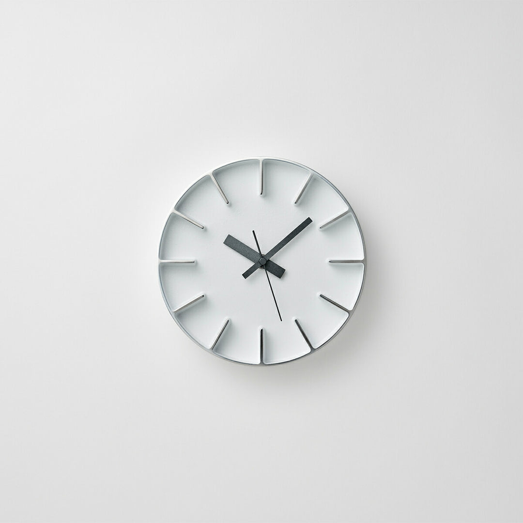 タカタレムノス 掛け時計 デザインオブジェクト エッジクロック アルミニウム 180mm クオーツ 電池式 ホワイト スイープセコンド AZUMI AZ-0116WH