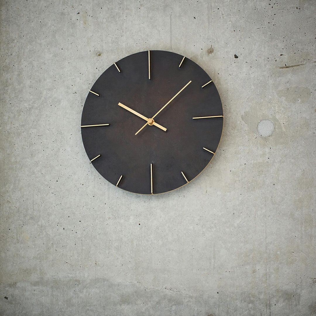 タカタレムノス 掛け時計 デザインオブジェクト クエィント 斑紋黒染色 クオーツ 電池式 真鍮着色 安積 伸 AZ15-06BK