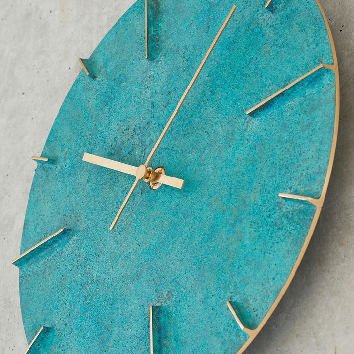 タカタレムノス 掛け時計 デザインオブジェクト クエィント 斑紋ガス青銅色 クオーツ 電池式 真鍮着色 安積 伸 AZ15-06GN