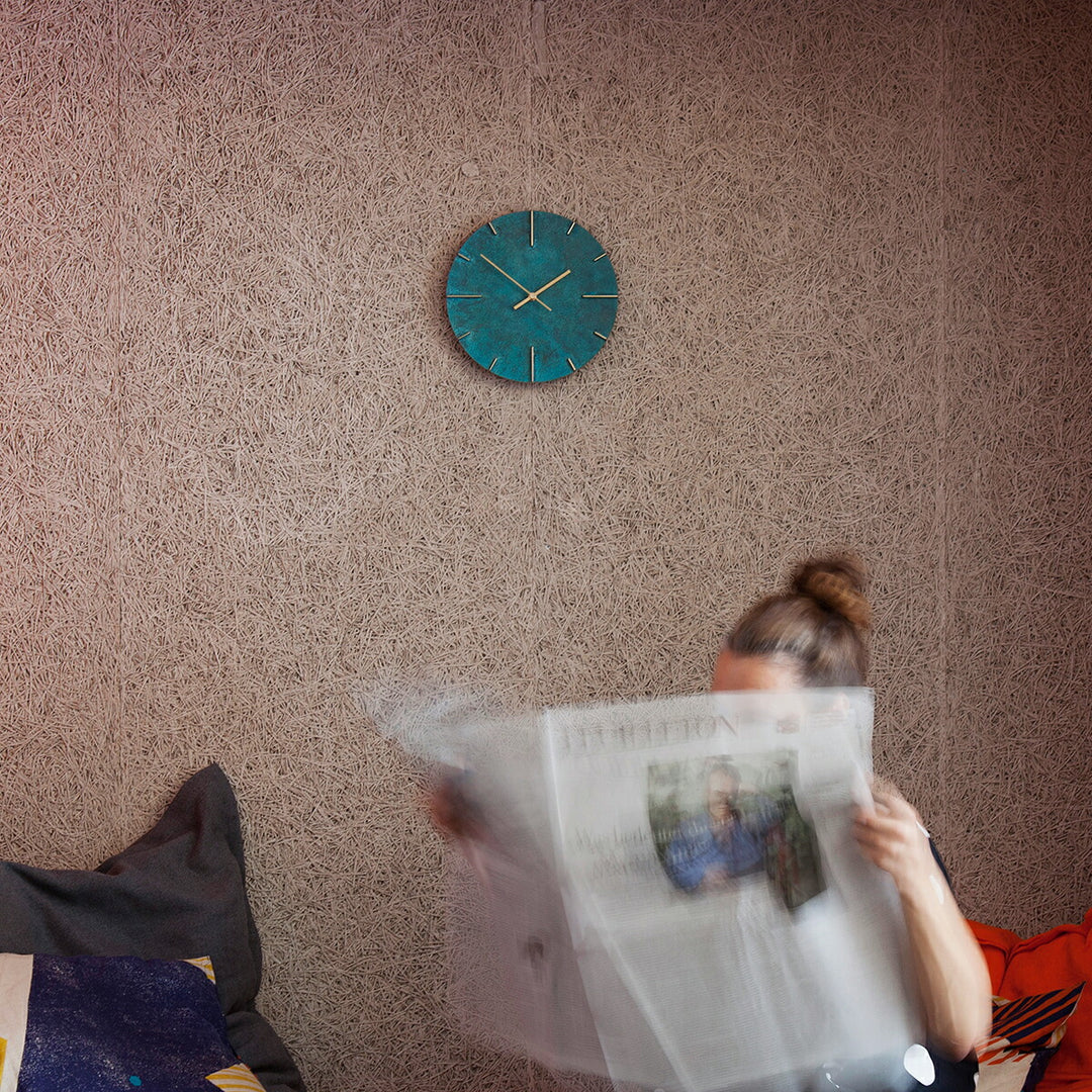 タカタレムノス 掛け時計 デザインオブジェクト クエィント 斑紋ガス青銅色 クオーツ 電池式 真鍮着色 安積 伸 AZ15-06GN