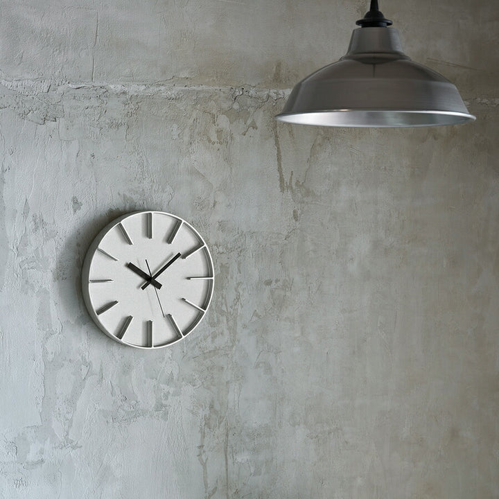 タカタレムノス 掛け時計 デザインオブジェクト エッジクロック アルミニウム 290mm クオーツ 電池式 シルバー スイープセコンド AZUMI AZ24-08AL