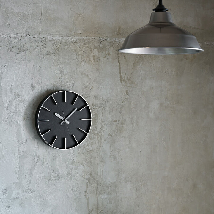 タカタレムノス 掛け時計 デザインオブジェクト エッジクロック アルミニウム 290mm クオーツ 電池式 ブラック スイープセコンド AZUMI AZ24-08BK