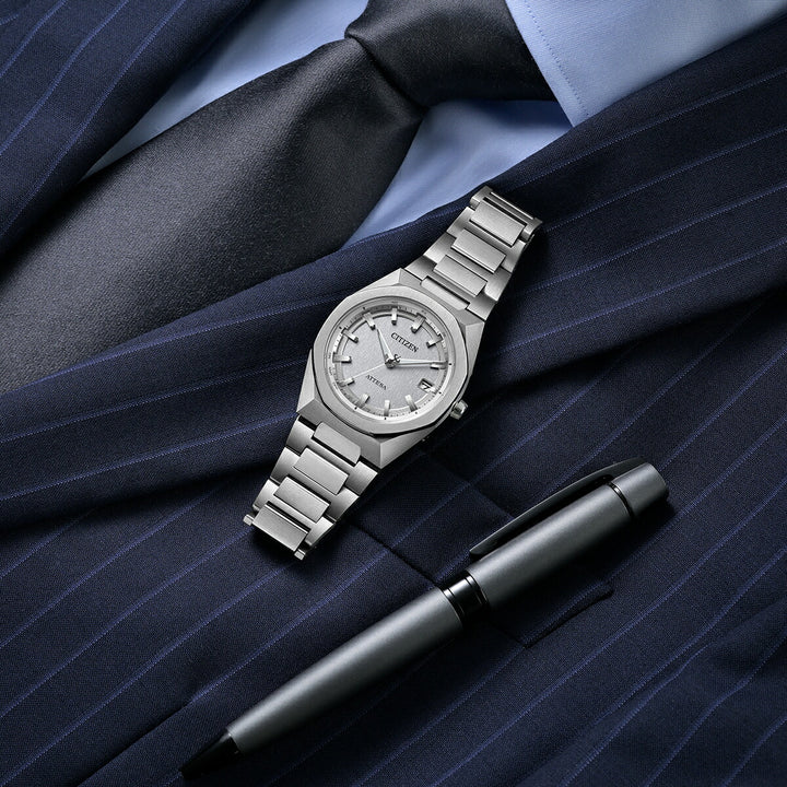 シチズン アテッサ ACT Line アクトライン 3針 コンパクト CB3040-56H メンズ ソーラー 電波 スーパーチタニウム シルバーワントーン