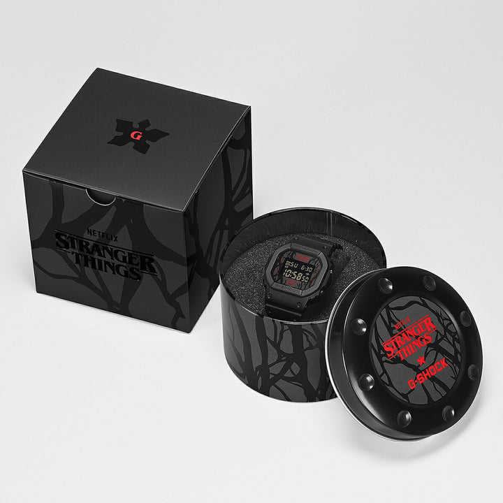 G-SHOCK ストレンジャー・シングス 未知の世界 コラボレーションモデル DW-5600STT-1JR メンズ 電池式 デジタル スクエア 樹脂バンド 反転液晶