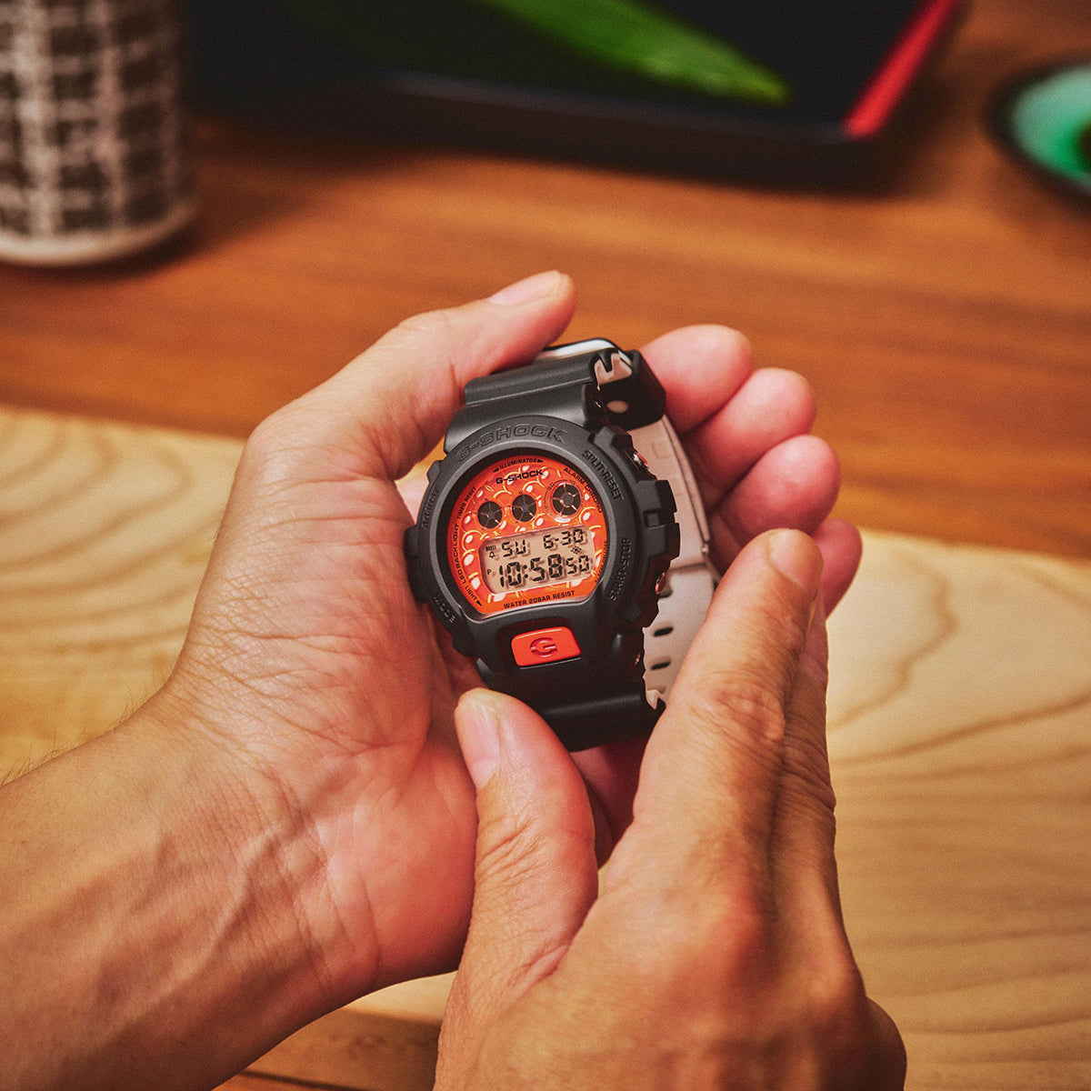 稼働品 新品電池 CASIO G-SHOCK DW-6900 オレンジ デジタル 10月16日発売》G-SHOCK SUSHI 寿司 いくら DW-6900SSH-1JR メンズ 電池