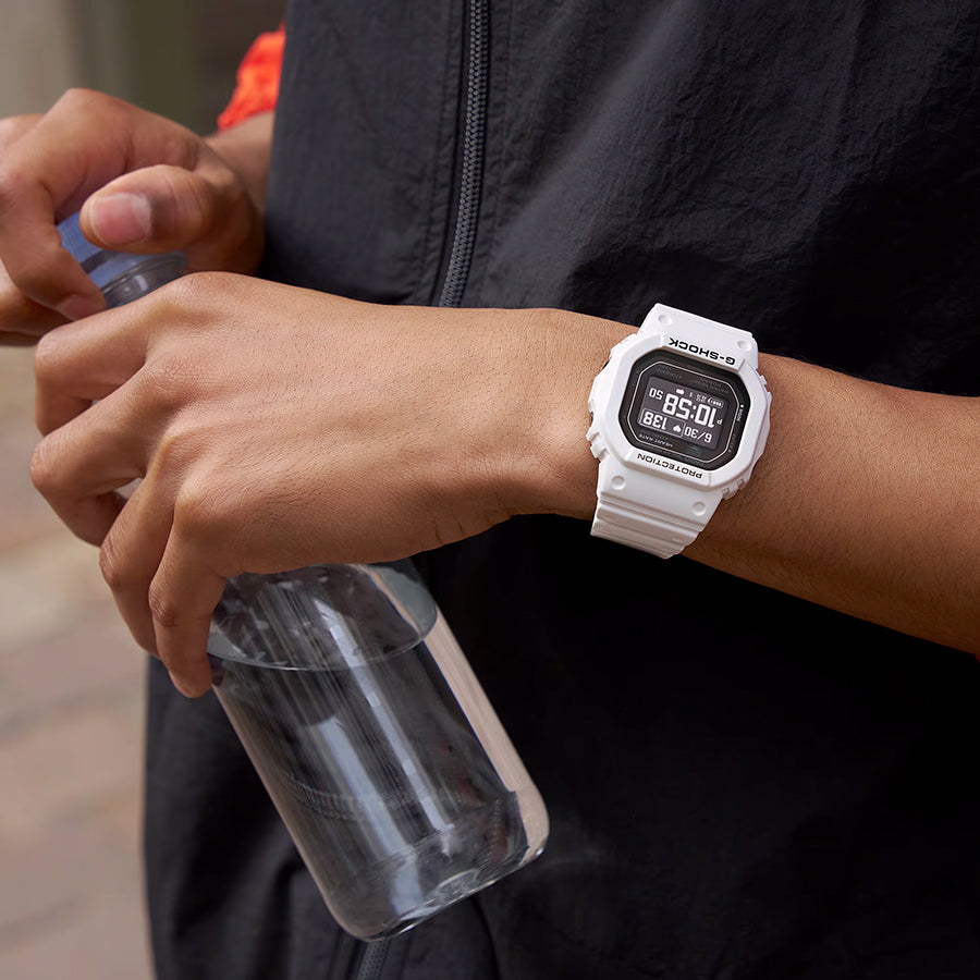 G-SHOCK G-SQUAD 心拍計測 血中酸素レベル計測 DW-H5600-7JR メンズ 腕時計 ソーラー Bluetooth 反転液晶 ホワイト 国内正規品 カシオ
