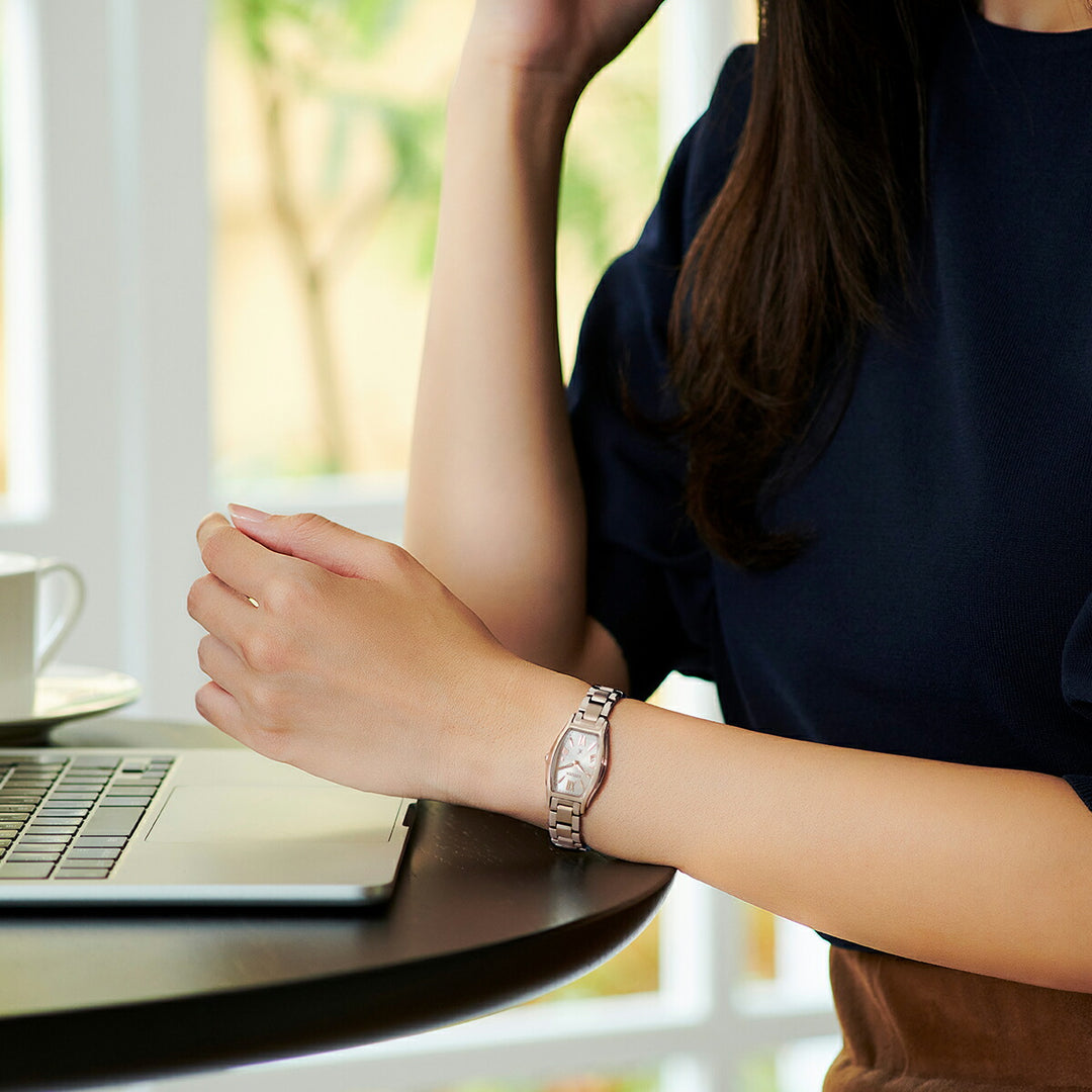 シチズン xC ベーシックコレクション EW5546-56X レディース ソーラー 長角ケース サクラカラー