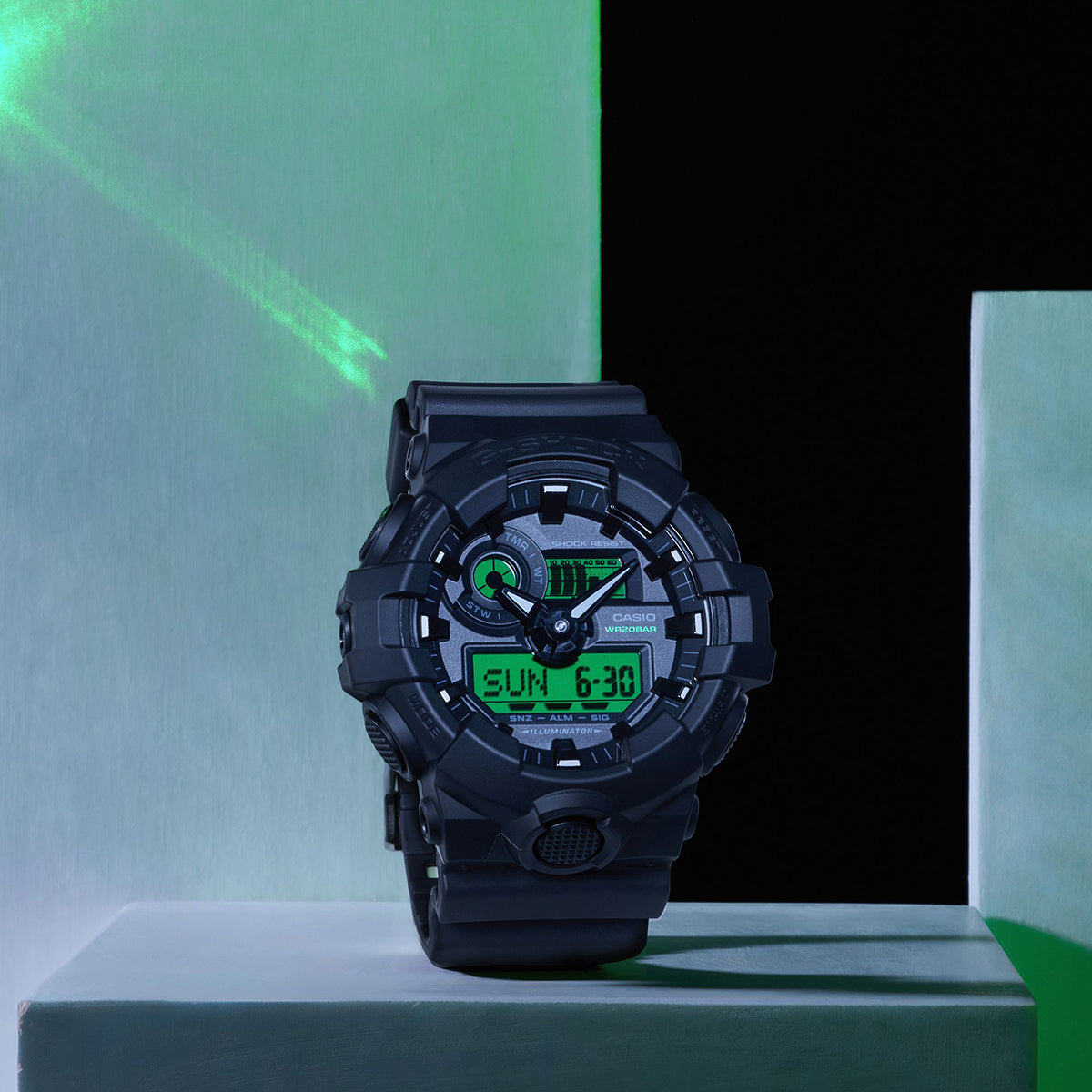 G-SHOCK ブラック&エレクトログリーン GA-700BEG-1AJF メンズ 電池式