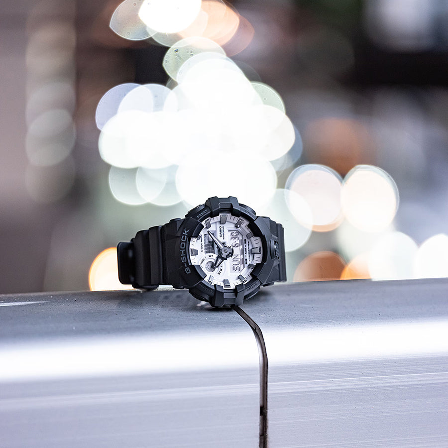 G-SHOCK ブラック&ブリリアントホワイト GA-700WD-1AJF メンズ 電池式