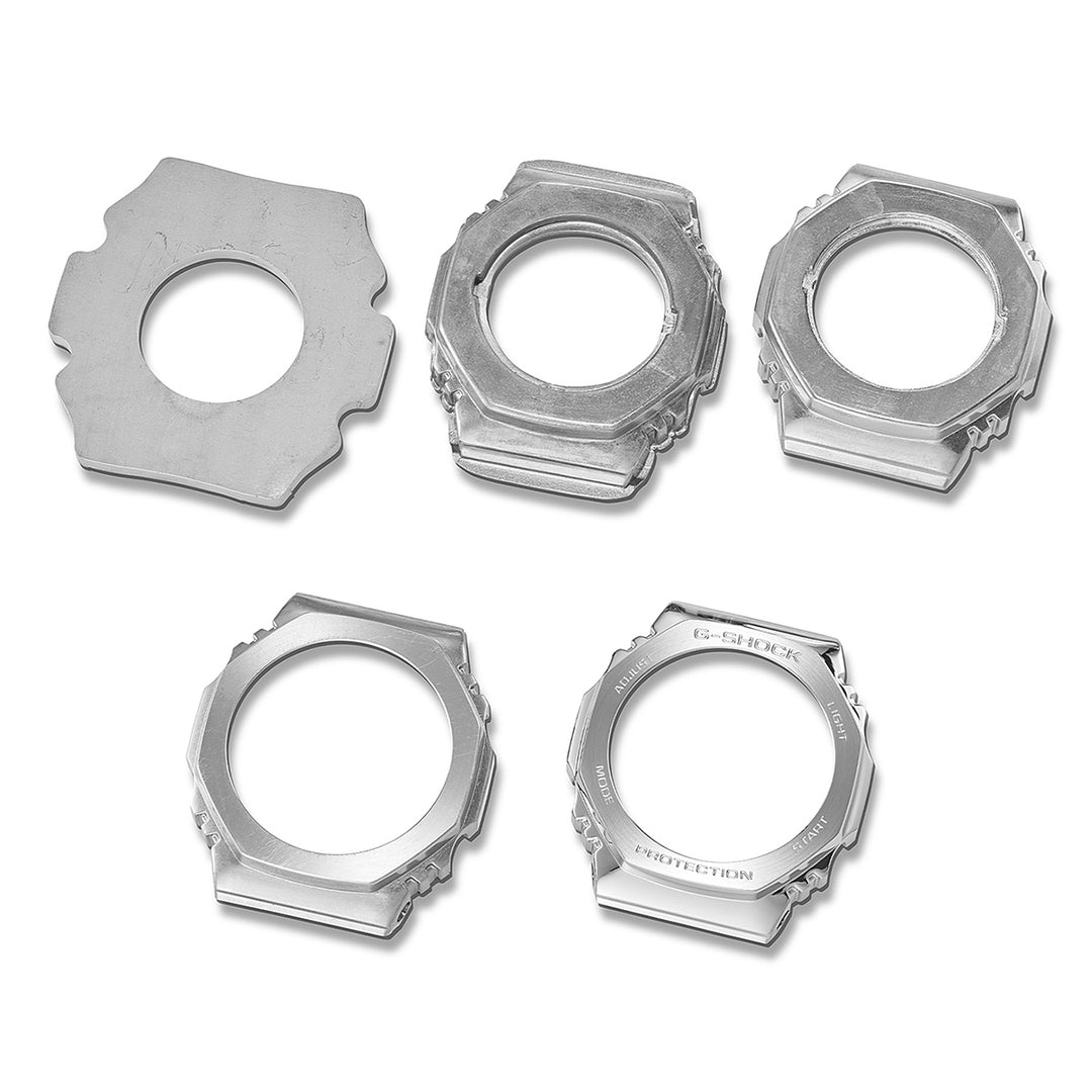 G-SHOCK メタルカバード ファインメタリックシリーズ シルバー GM-2100YRA-8AJF メンズ 電池式 アナデジ オクタゴン 樹脂バンド レッドカラー液晶