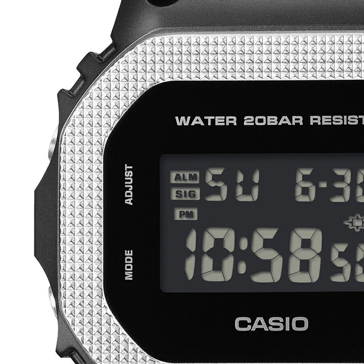 G-SHOCK メタルカバード チェッカリングパターン GM-5600BM-1JF メンズ 電池式 デジタル スクエア 樹脂バンド 反転液晶