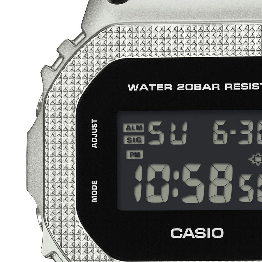G-SHOCK メタルカバード チェッカリングパターン GM-5600M-1JF メンズ 電池式 デジタル スクエア 樹脂バンド 反転液晶