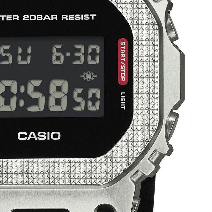 G-SHOCK メタルカバード チェッカリングパターン GM-5600M-1JF メンズ 電池式 デジタル スクエア 樹脂バンド 反転液晶