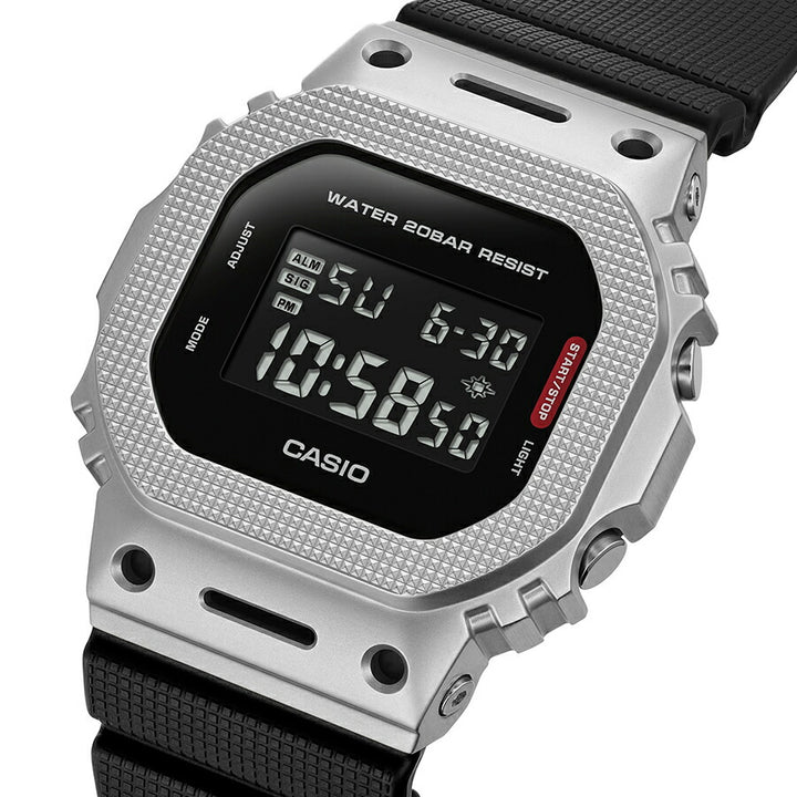 G-SHOCK メタルカバード チェッカリングパターン GM-5600M-1JF メンズ 電池式 デジタル スクエア 樹脂バンド 反転液晶