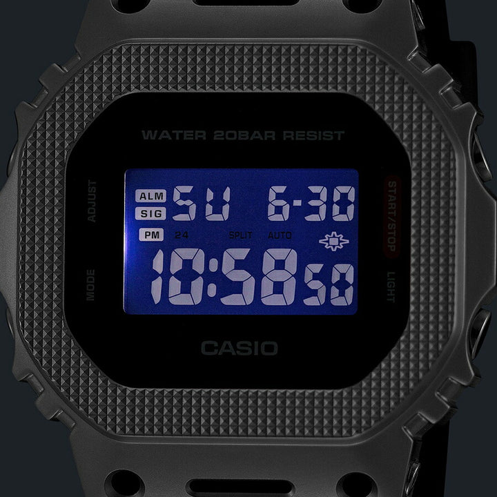 G-SHOCK メタルカバード チェッカリングパターン GM-5600M-1JF メンズ 電池式 デジタル スクエア 樹脂バンド 反転液晶