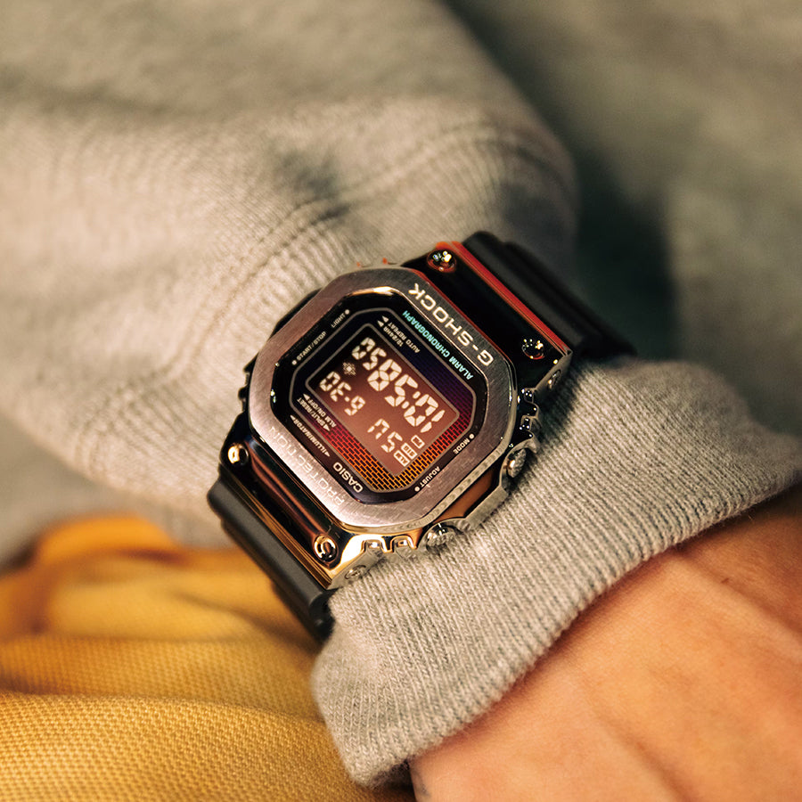 G-SHOCK GM-5600RW-1JFメタルベゼル 値下げ中！早い者勝ち！ G-SHOCK レインボー ブリック ウォール メタルカバード GM-5600RW-1JF