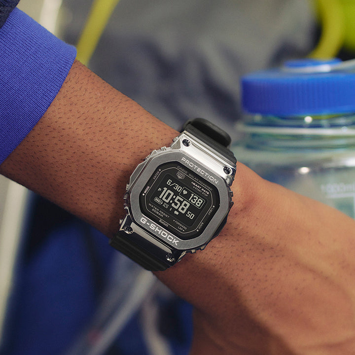 G-SHOCK メタルカバード G-SQUAD 心拍計測 血中酸素レベル計測 GM-H5600-1JR メンズ ソーラー Bluetooth MIP 反転液晶 シルバー