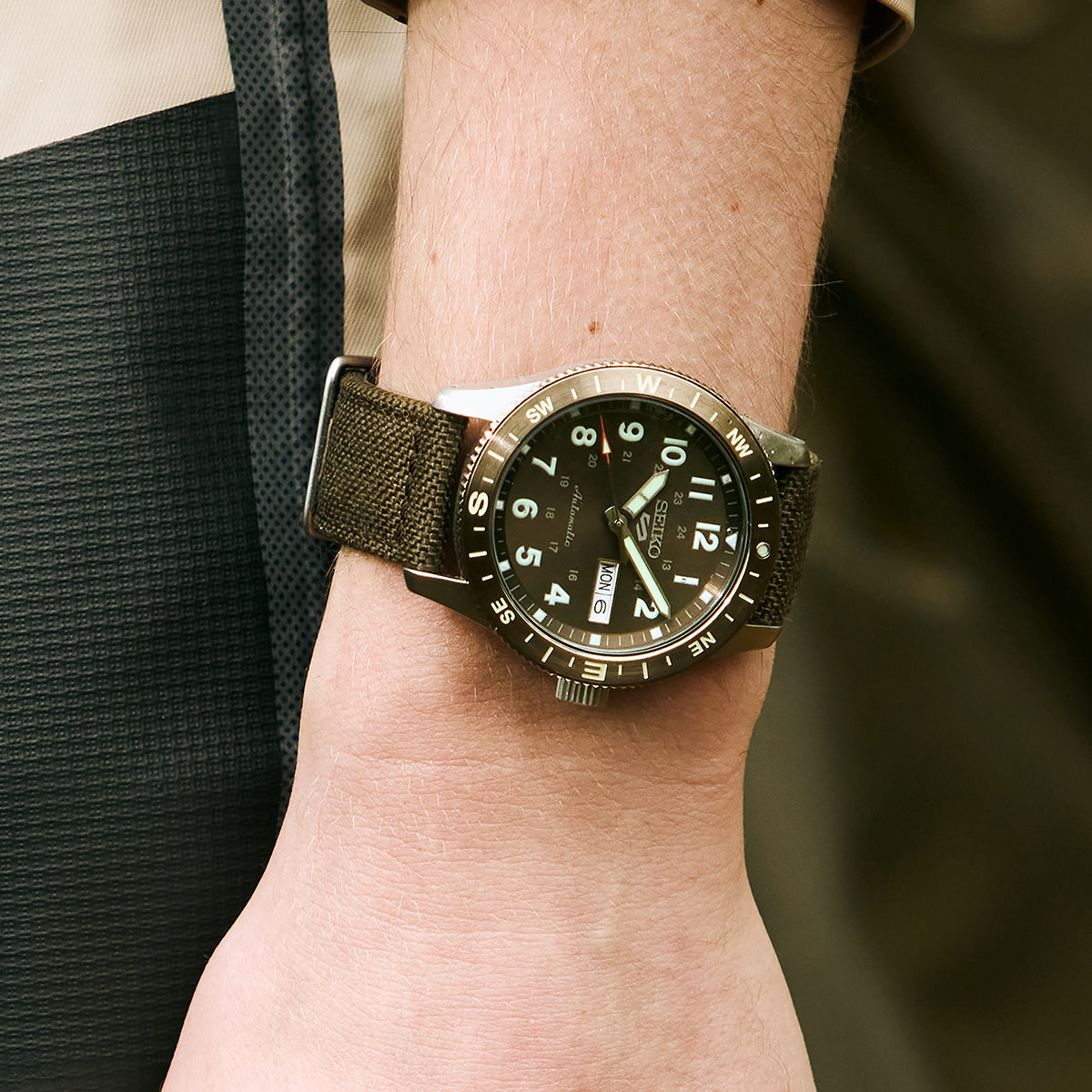 ぬ*る様 【動作確認◯】SEIKOスポーツ5デイデイト 自動巻き　ブラック系　メ SEIKO セイコー /ファイブスポーツ デイデイト 自動巻き ナイロン