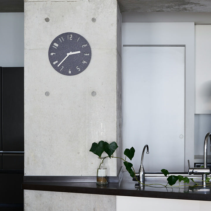 タカタレムノス 掛け時計 デザインオブジェクト パネコ クロック サンド ダークグレー ナンバー クオーツ 電池式 五十嵐 久枝 HIL22-10DGY