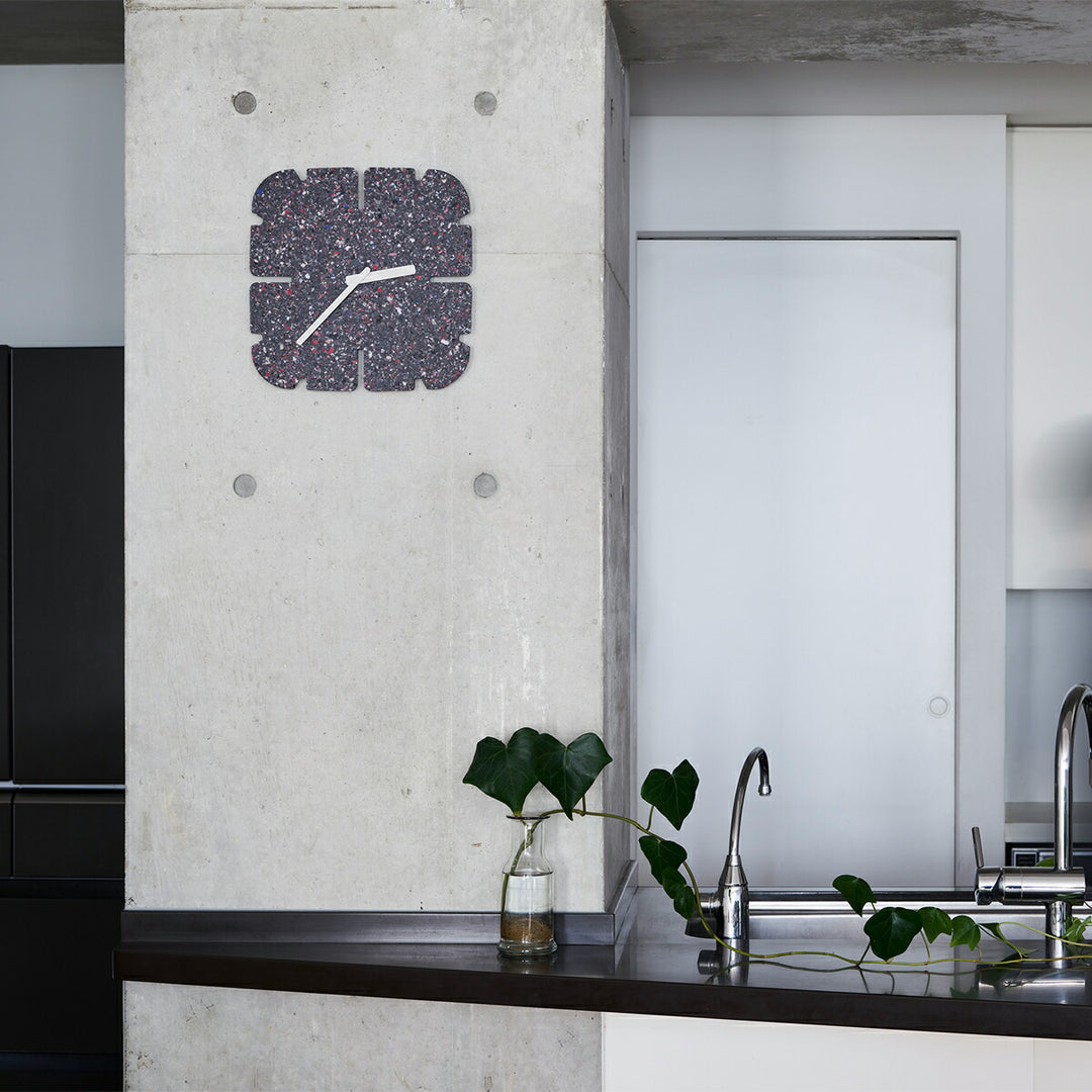 タカタレムノス 掛け時計 デザインオブジェクト パネコ クロック ストーン ミドル スリット四角 クオーツ 電池式 五十嵐 久枝 HIL22-11BMID