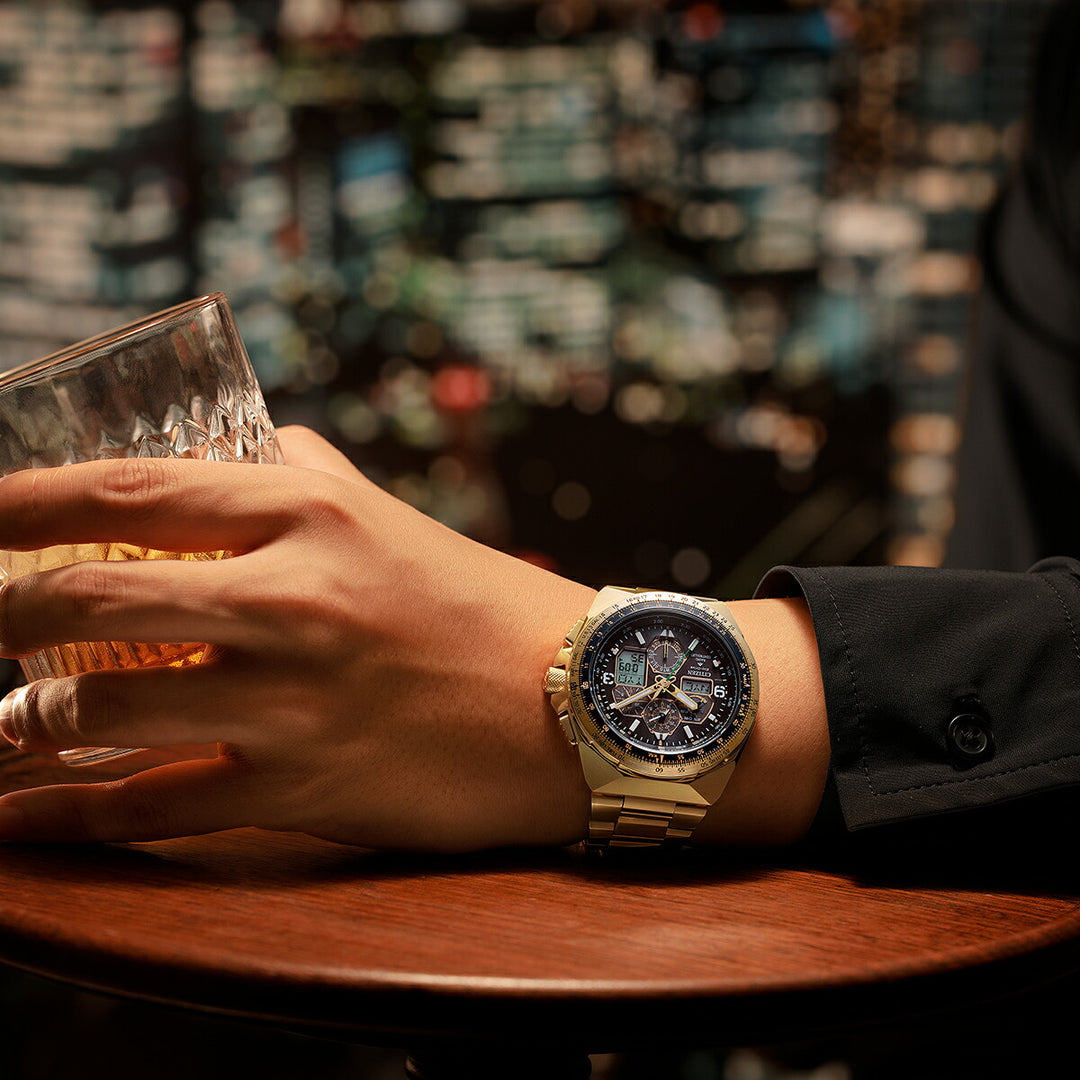 シチズン プロマスター スカイシリーズ Eco-Drive 50周年限定モデル スカイホーク JY8144-50E メンズ ソーラー 電波 アナデジ ゴールド