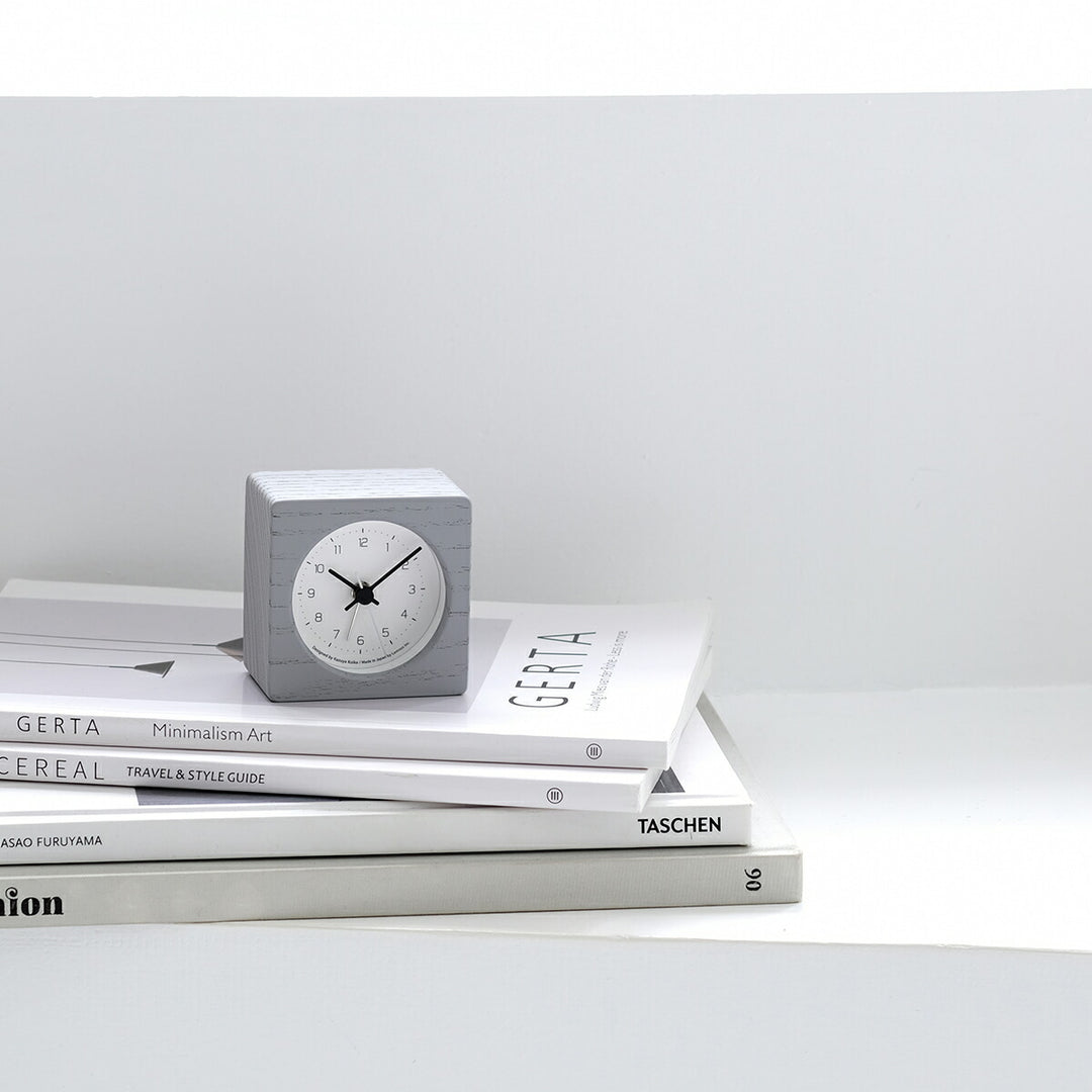 タカタレムノス 置き時計 デザインオブジェクト ニュート アラーム クロック グレー クオーツ 電池式 スイープセコンド 小池 和也 KK24-09GY
