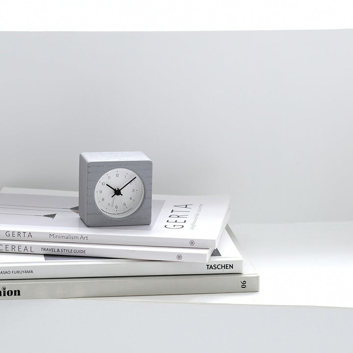 タカタレムノス 置き時計 デザインオブジェクト ニュート アラーム クロック グレー クオーツ 電池式 スイープセコンド 小池 和也 KK24-09GY