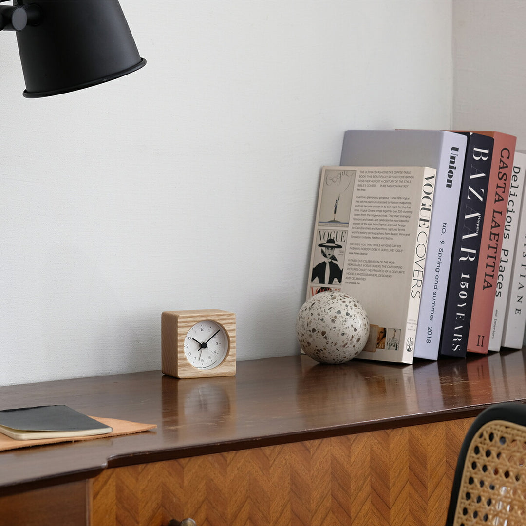 タカタレムノス 置き時計 デザインオブジェクト ニュート アラーム クロック ナチュラル クオーツ 電池式 スイープセコンド 小池 和也 KK24-09NT