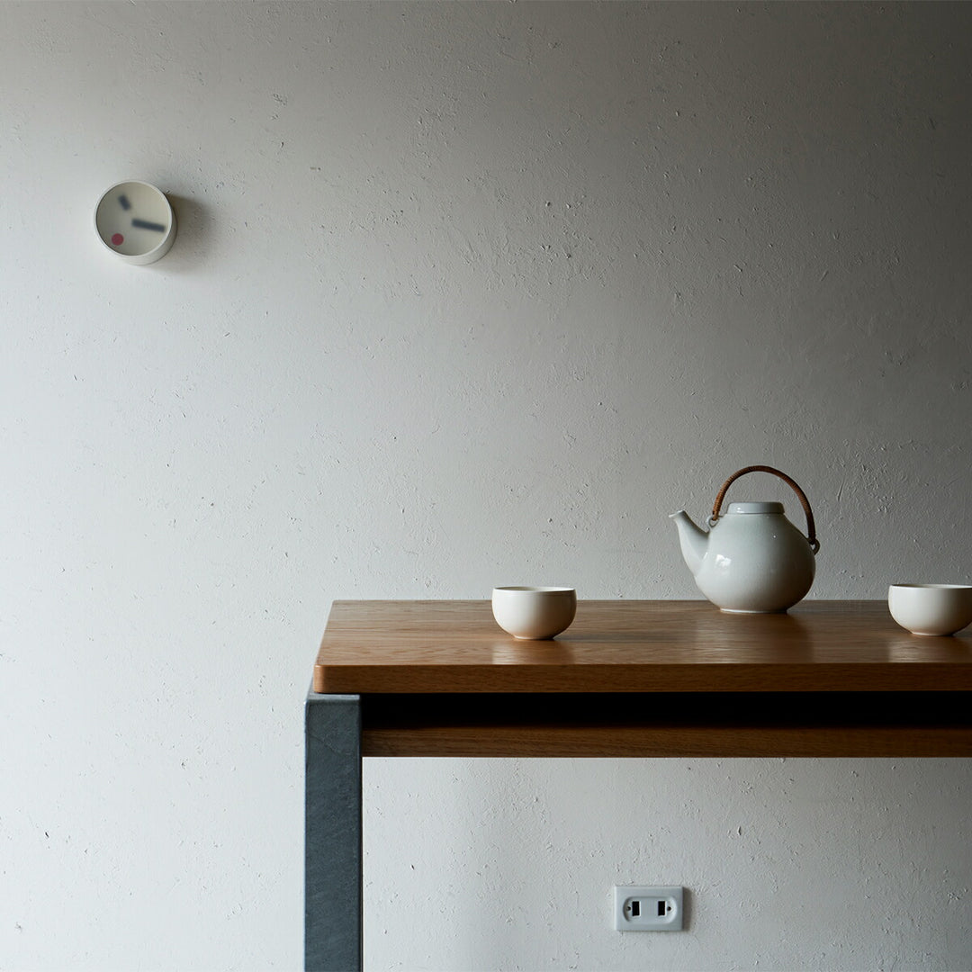 タカタレムノス 掛け時計 デザインオブジェクト ケハイ 木・土壁 クオーツ 電池式 イエロー スイープセコンド 小泉 誠 KM22-01YE