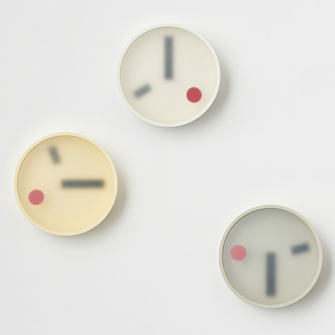 タカタレムノス 掛け時計 デザインオブジェクト ケハイ 漆喰 クオーツ 電池式 ホワイト スイープセコンド 小泉 誠 KM22-01WH